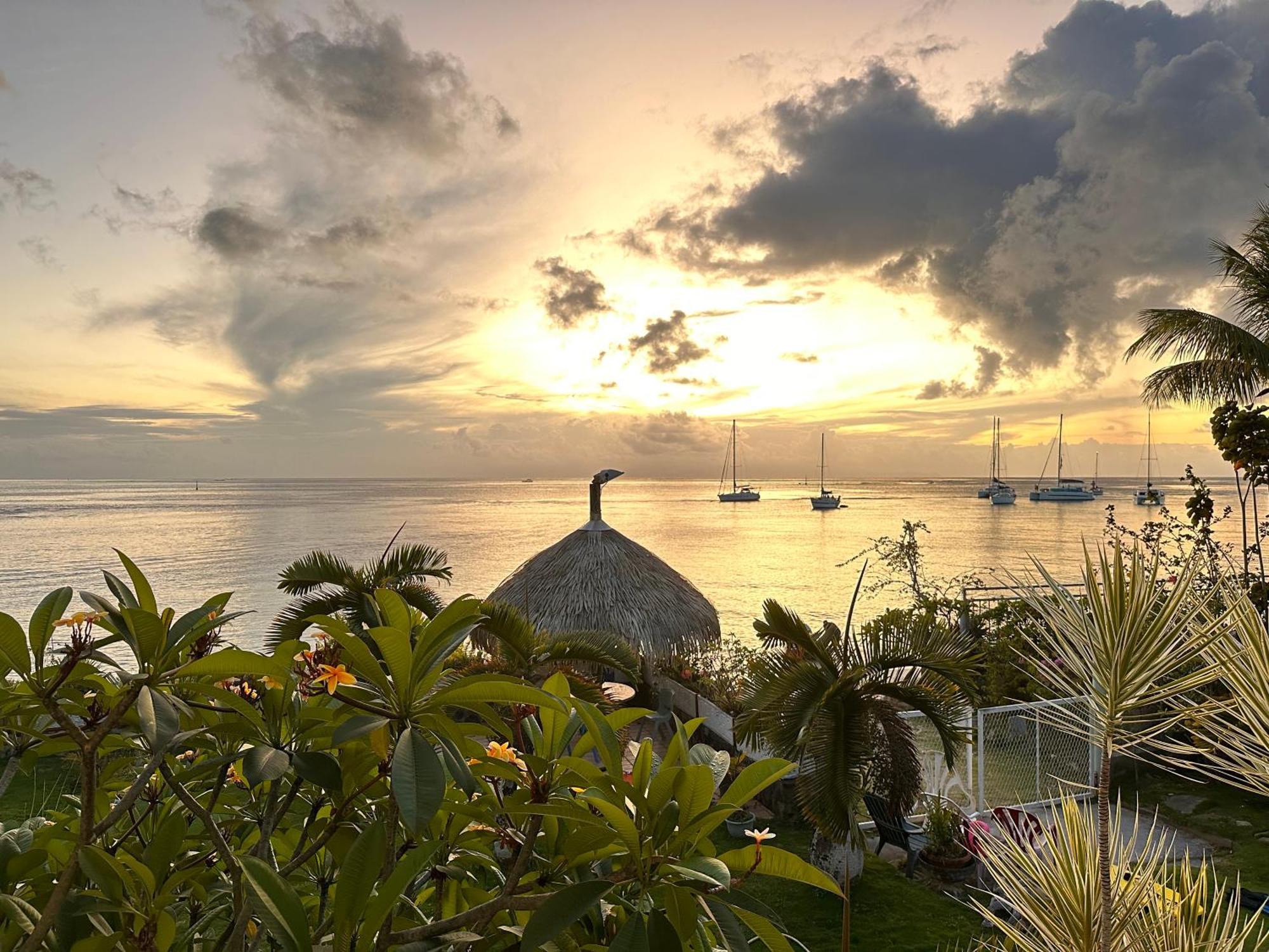 Meri Lodge Huahine « Room Of Marta » Fare ภายนอก รูปภาพ