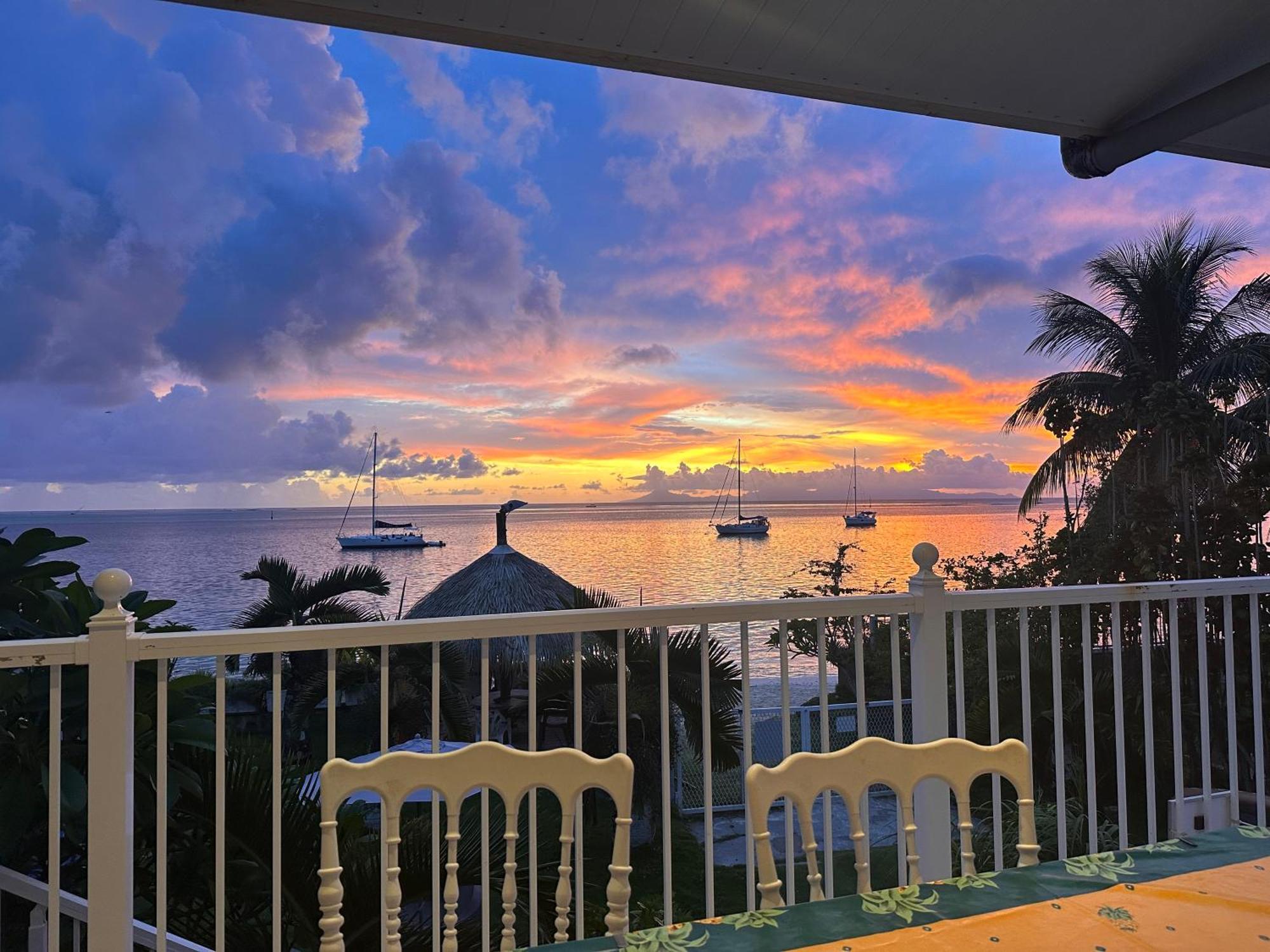 Meri Lodge Huahine « Room Of Marta » Fare ภายนอก รูปภาพ